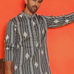 Jompers Men Geometric Embroidered Mirror Work Kurta image 3
