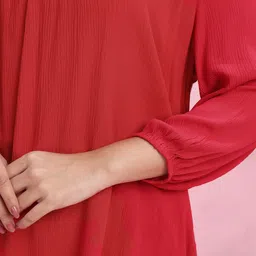 DressBerry Curve Keyhole Neck A-line Top image 3