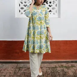 Casual Regular Sleeves Printed Women Multicolor Top-image-9