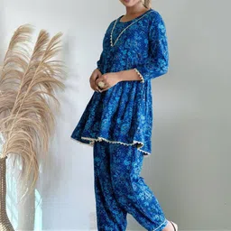 OZIA Floral Printed V-Neck Tunic With Trouser image 5