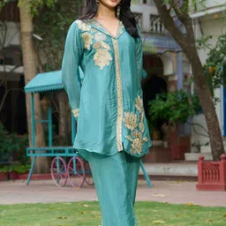 Kaftanize Floral Embroidered V-Neck Tunic With Trousers Co-Ords image 2