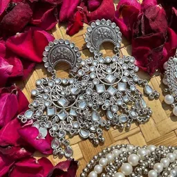 ISLANA Stone Studded Jewellery Set image 2