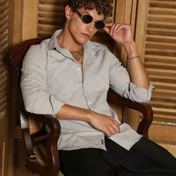 Campus Sutra Men Comfort Fit Solid Spread Collar Casual Shirt image 5