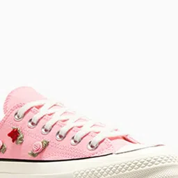 Converse Unisex Solid Regular Sneakers image 2