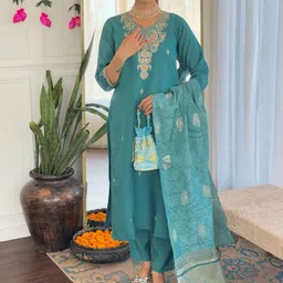 Lilots Floral Embroidered V Neck Chanderi Silk Kurta With Trousers & Dupatta-picture-28