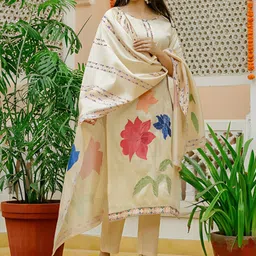 Navlik Women Floral Printed Thread Work Kurta with Trousers & Dupatta image 5