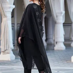 little heaven Women Floral Embroidered Regular Thread Work Kurta with Trousers & With Dupatta image 4