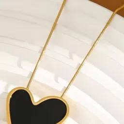 Nitant Heart Shaped Pendant with Chain image 5