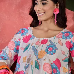 Sangria Women Floral Printed Round Neck Top image 5