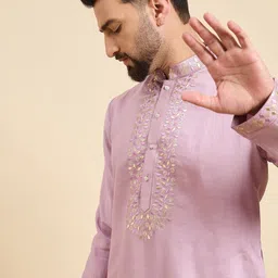 House of Pataudi Floral Embroidered Mandarin Collar Thread Work Kurta image 2
