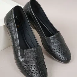 Dollphin Women Mojaris Flats-picture-35