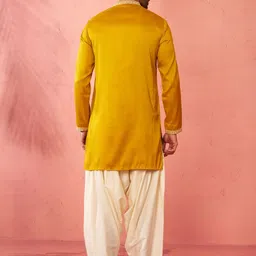 VASTRAMAY Men Ethnic Motifs Embroidered Regular Thread Work Kurta with Patiala image 5