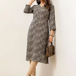 PURSHOTTAM WALA Women Printed Asymmetric Kurta image 5