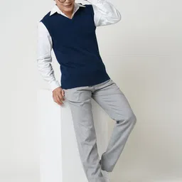 globus Men Solid V Neck Blue Sweater image 5