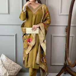 MEHZEEL FAB Women Floral Embroidered Thread Work Kurta with Trousers & With Dupatta image 5