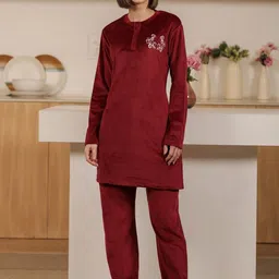 KIZA Women Solid Long Sleeves Slip-On Longline Night suit-image-1