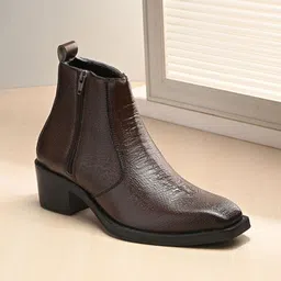 AfroJack Men Textured Block Heeled Chelsea Boots-picture-18