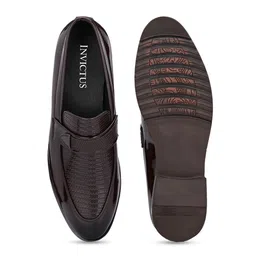 INVICTUS Men Textured Formal Loafers image 5