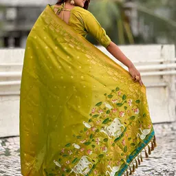 ELITE WEAVES Ethnic Motifs Zari Silk Blend Banarasi Saree image 4