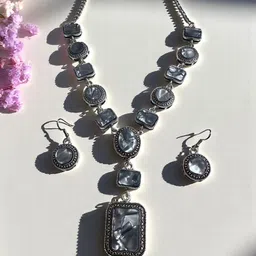 Sangria Silver-Plated Stone-Studded Jewellery Set image 4