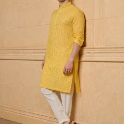 Tasva Men Geometric Self Design Cotton Kurta with Trousers image 3