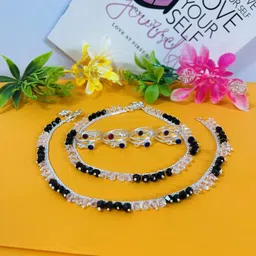 AamNa Enterprises Silver-Plated Stone-Studded & Beaded Jewellery Set image 1