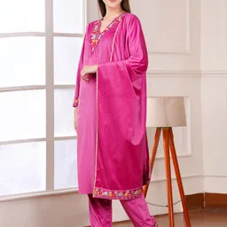 yafex Women Velvet Kurti Pant Dupatta Set image 4