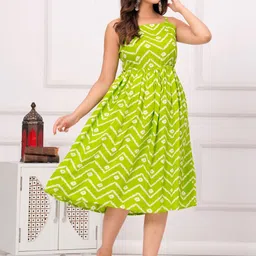 INAVISH Tie and Dye Print Fit & Flare Dress image 4