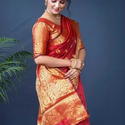 Aaishvyapparels Paisley Zari Silk Blend Handloom Saree image 3