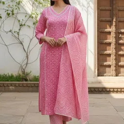 Philauri Geometric Printed Regular Sequinned Kurta With Trousers & Dupatta image 5