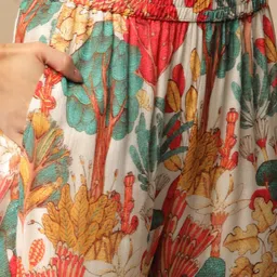 GoSriKi Women Floral Printed Regular Thread Work Kurta with Trousers image 3