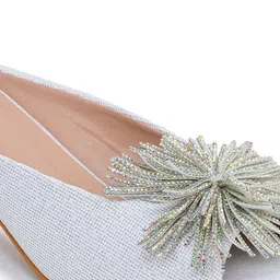 Shezone Textured Party Kitten Sandals image 2