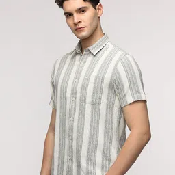 Crocodile Men Comfort Spread Collar Vertical Striped Cotton Casual Shirt image 3