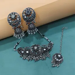 Women Click Kundan-Studded Jewellery Set image 3