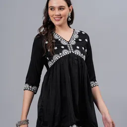 new4u Women Embroidered Viscose Rayon Flared Kurta image 3