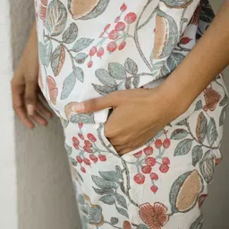 klikniz Women Top & Pyjama Set White Floral Print image 5