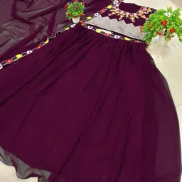 new pooja Embellished Semi Stitched Lehenga & Crop Top image 4