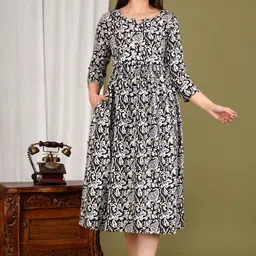 tantanatan Women Self Design Viscose Rayon Flared Kurta image 1