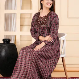 maya print Women Nighty image 3