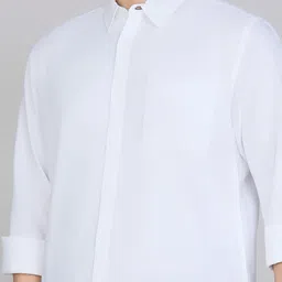 roadster Men Regular Fit Solid Casual Shirt image 5