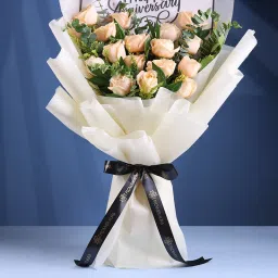 Peachy Blush Anniversary Roses image 4