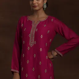 libas Women Silk Blend Kurta Pant Dupatta Set image 4