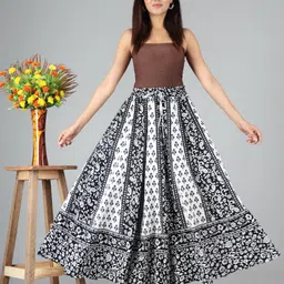 Women Printed Flared White Skirt-image-5