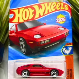 the essential hub HW 1983 Porsche 928S – Q Case 2025 | 1:64 Premium Die-Cast Classic Sports Car image 2