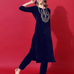 skylee Women Velvet Kurta Pant Dupatta Set image 5