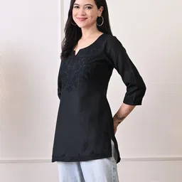 akshatani Women Embroidered Cotton Blend Straight Kurta image 3