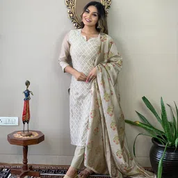 gosriki Women Cotton Blend Kurta Pant Dupatta Set image 3