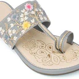 amazing traders Women Flats Sandal image 3