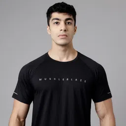 muscleblaze Men Solid Round Neck Polyester Black T-Shirt image 5