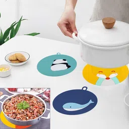henij Cartoon Silicone Non-Slip Insulation Cute Animal Pattern Trivet Mat for Home (Random Color , Square) Polyvinyl Chloride Trivet image 4